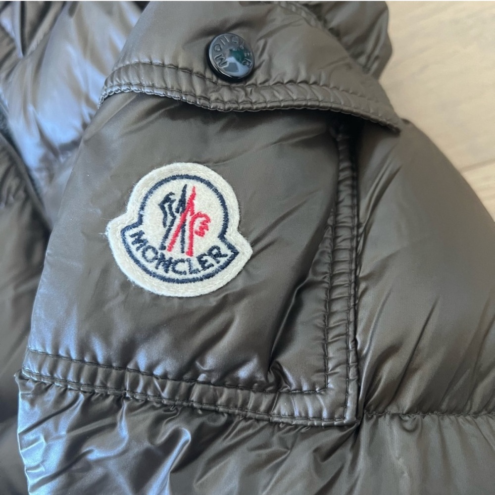 Moncler Puffer Jacket - Picture 3 of 9